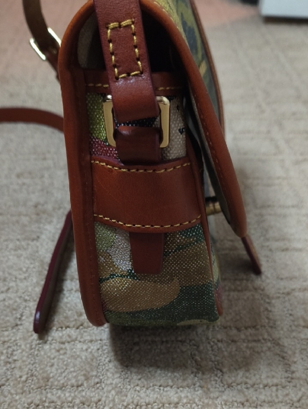Dooney & Bourke Multicolor Duck Print Crossbody Bag *READ* - Picture 11 of 13
